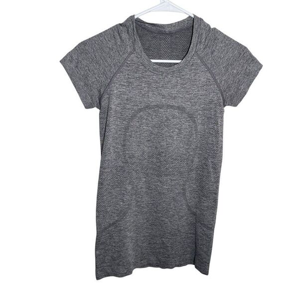 Lululemon T-Shirt Run Swiftly Crew Neck Women's 4 Short Sleeve Vented Shirt - Picture 1 of 9